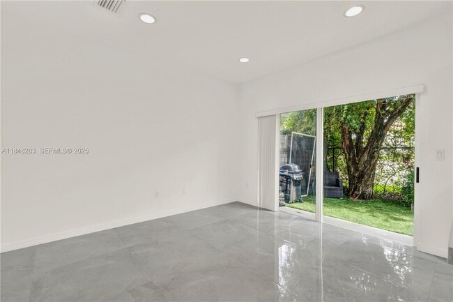 Building Photo - 1637 SE 30th St