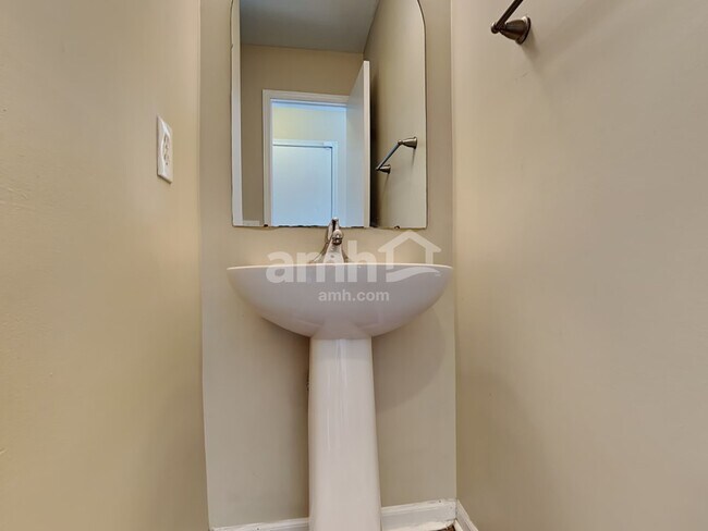 Building Photo - 5785 Chase Run