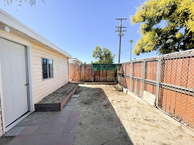 Building Photo - 515 San Clemente St