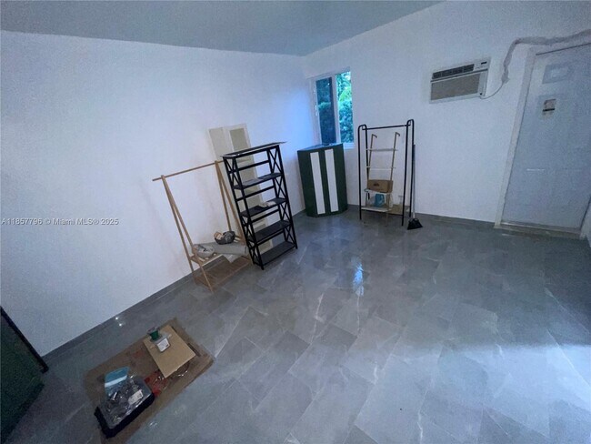 Building Photo - 6130 SW 64th Ave