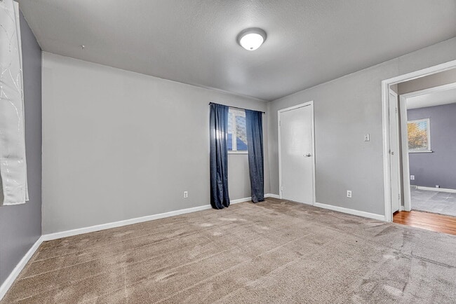 Building Photo - $2,495.00, 3-bedroom, 2 bathroom home in Centennial!