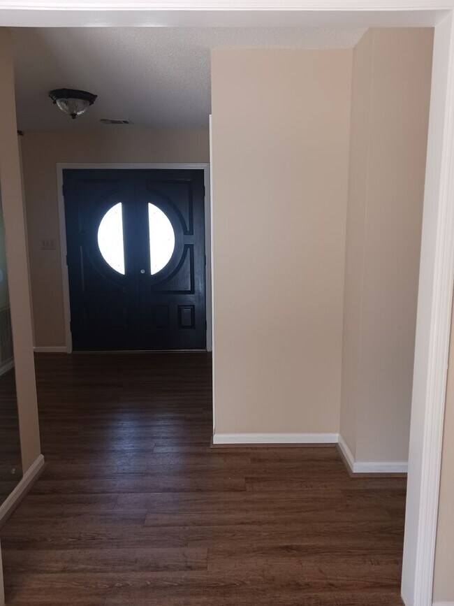 Building Photo - Charming 4BR/2.5BA Retreat on 2 Acres-Available Now!