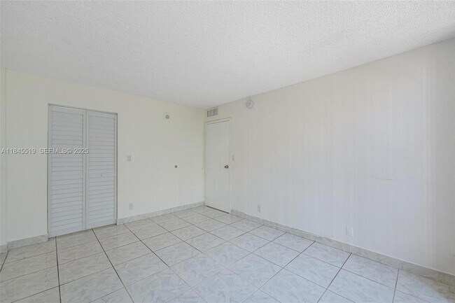 Building Photo - 16909 N Bay Rd