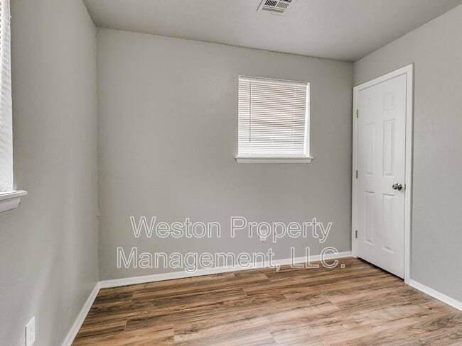 Building Photo - 1605 Cynthia Dr