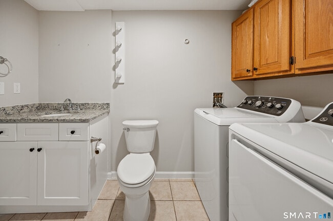 Building Photo - 387 Mixville Rd