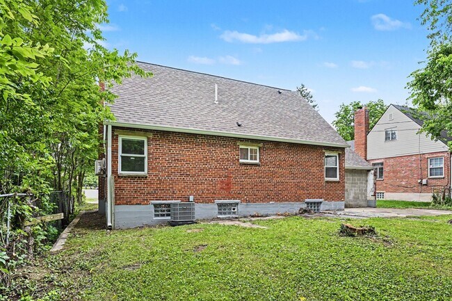 Building Photo - Renovated 3 Bed 2 Bath Home