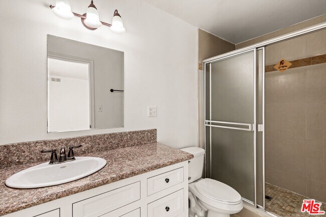 Building Photo - 2667 Menlo Ave