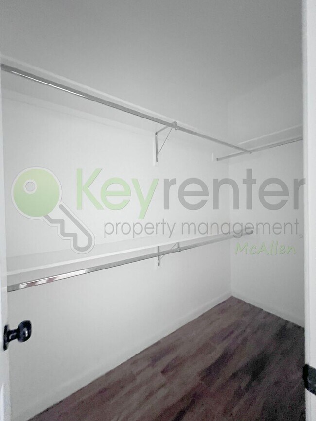 Building Photo - SUPER LOW PRICED - Like Brand New 2bed/2bath Apartment in Edinburg. Don't Miss Out!