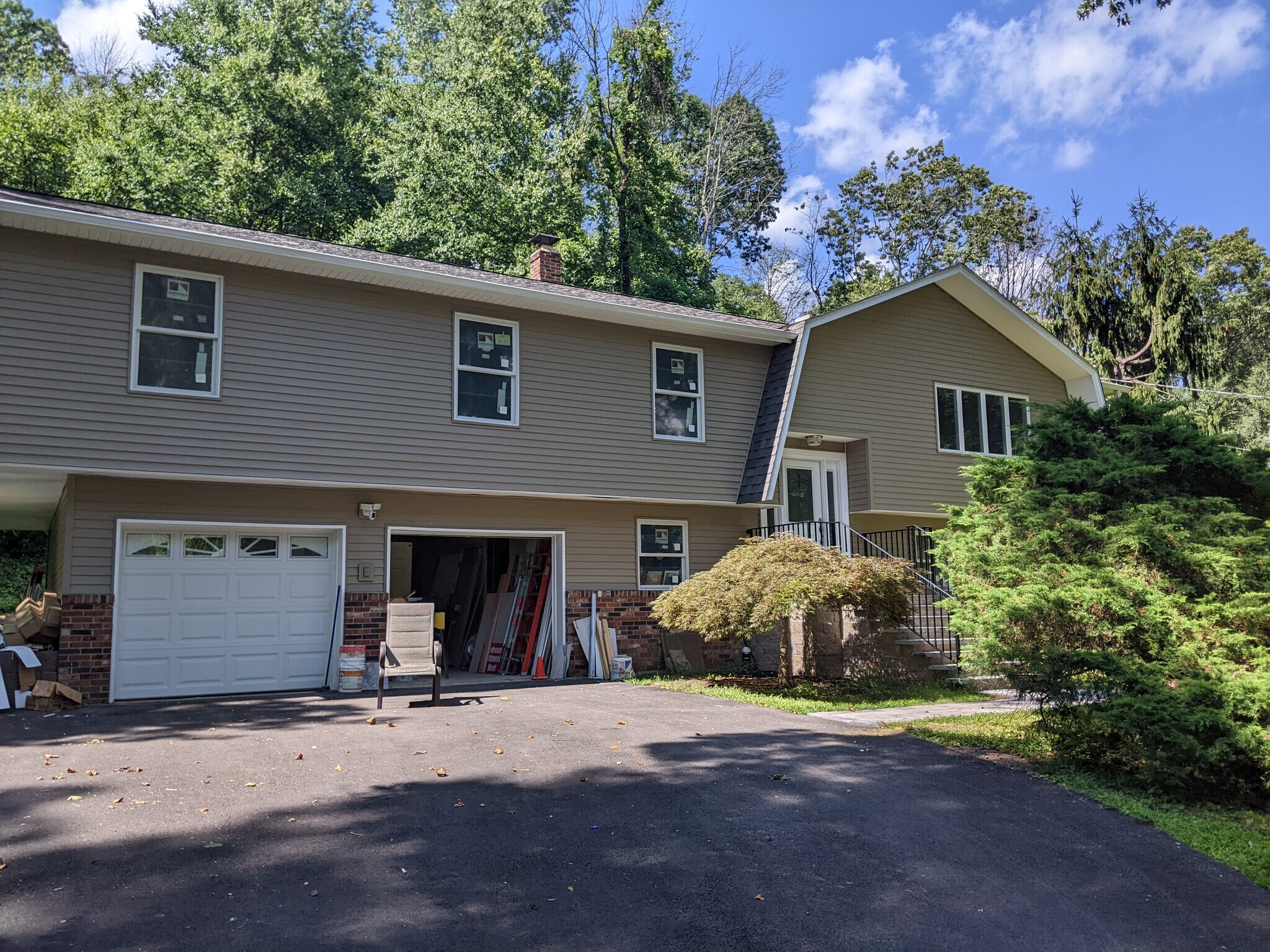 2 car garage - 544 Drakestown Rd