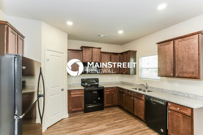 Building Photo - 4 Bedroom Pet-Friendly Home in Covington, GA with Main Street Renewal