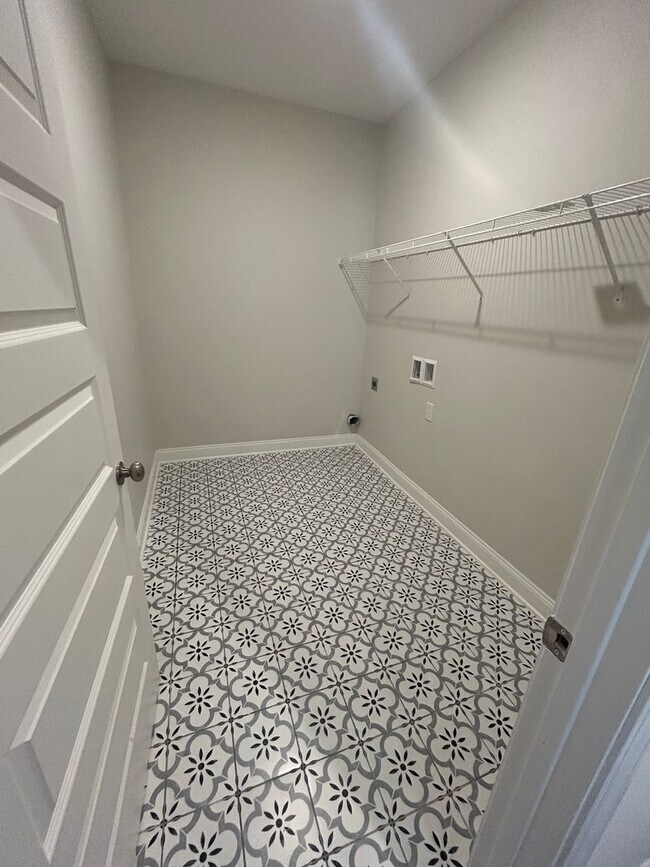 Building Photo - Beautiful 4BR Home in Athens with Bonus Room & Fenced Yard