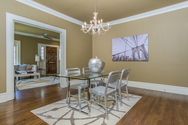 Building Photo - South Highlands