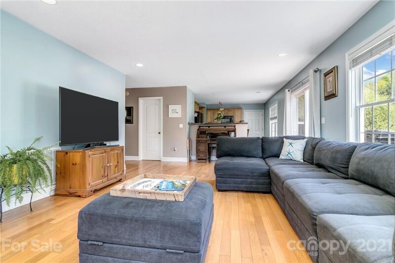 Building Photo - 21 Locust Meadow Ln