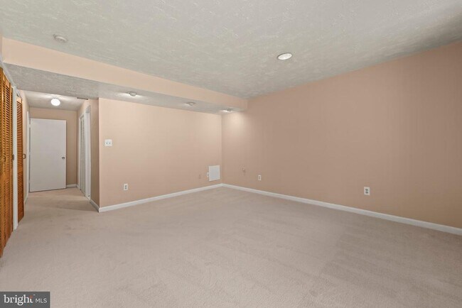 Building Photo - 21673 Hazelnut Square