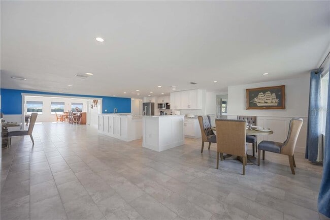 Building Photo - 2300 Harbour Dr