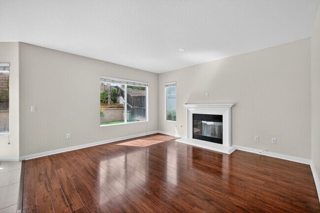 Building Photo - Beautiful 4-Bedroom Home