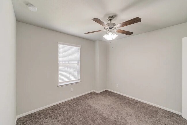 Building Photo - 4423 Sandhill Terrace Ln