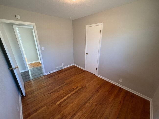 Building Photo - 3-Bedroom Home with Garage & Basement – Easy Access to Dodge St. | 1,040 SF