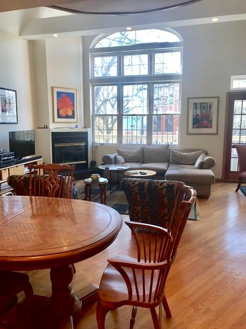 Building Photo - 1933 N Sedgwick St