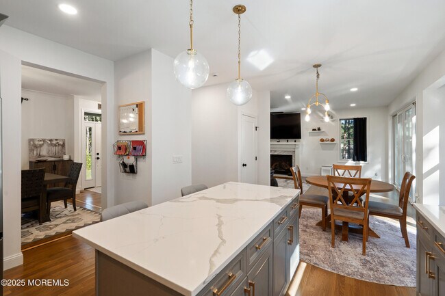 Building Photo - 1561 Scranton Ave