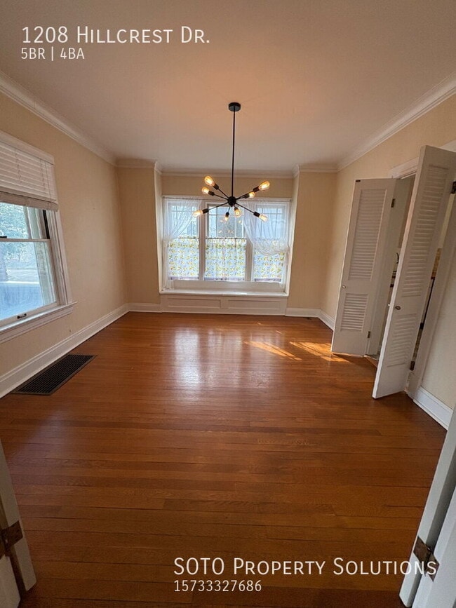 Building Photo - 1208 Hillcrest Dr