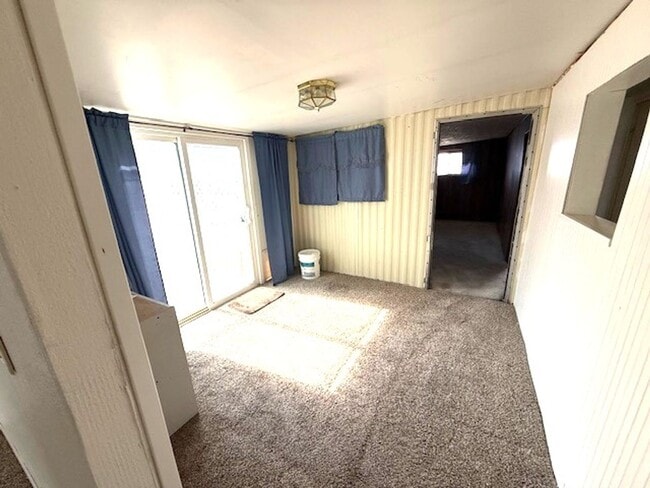 Building Photo - 2 bedroom manufactured home in Elko with a...