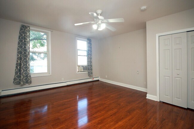 Building Photo - 109 Bowers St