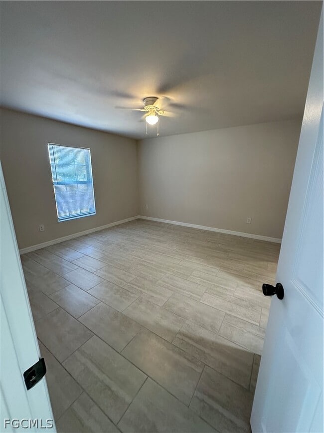 Building Photo - 3821 SW 9th Ave