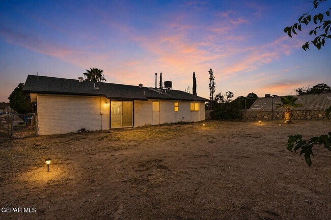 Building Photo - 11524 Meadowbrook Dr