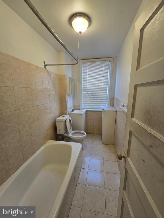 Building Photo - 158 Rosemar St