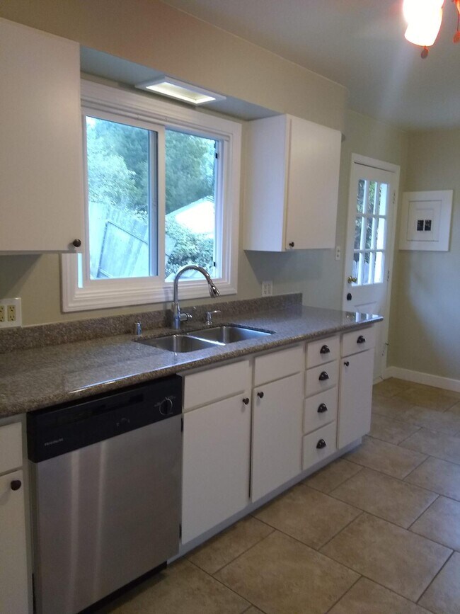 Building Photo - 2424 Humboldt St