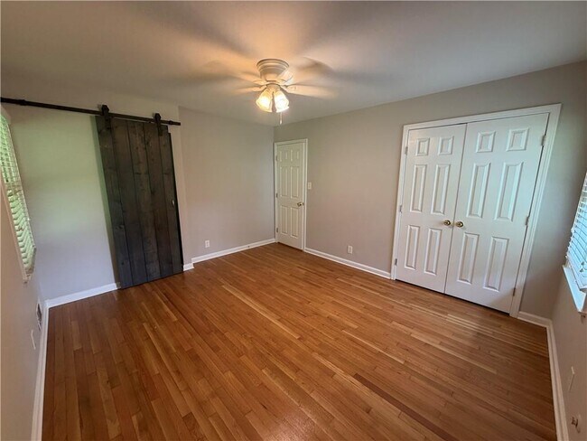 Building Photo - 412 Fielding Ln SW