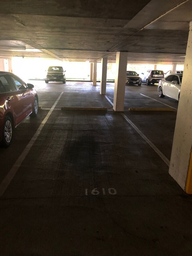 Building Photo - Lele Pono - 2 Bedroom 2 Bathroom 2 Parking...