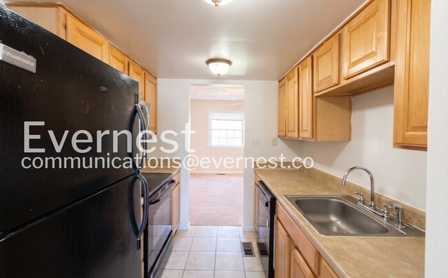 Building Photo - 2325 McClellan Ct