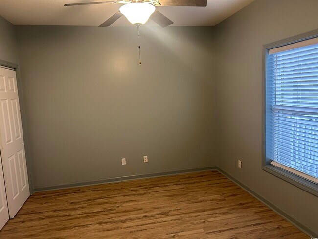 Building Photo - 4104 Pinehurst Cir