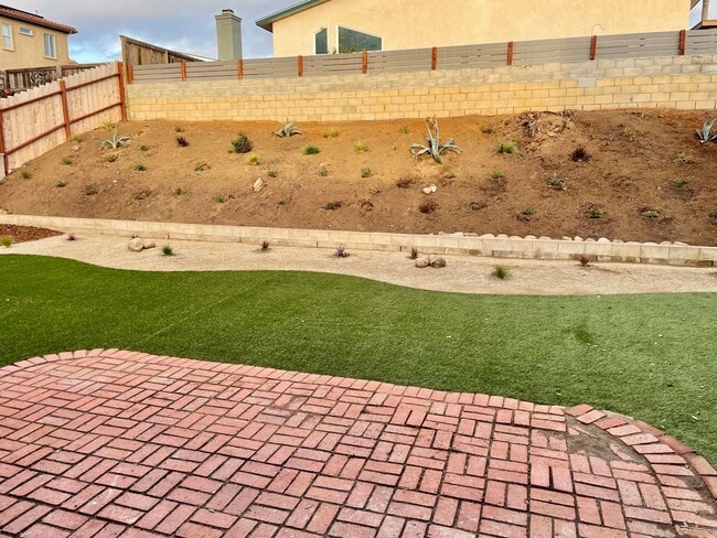 Building Photo - Mid-Century Modern Bay Park Home