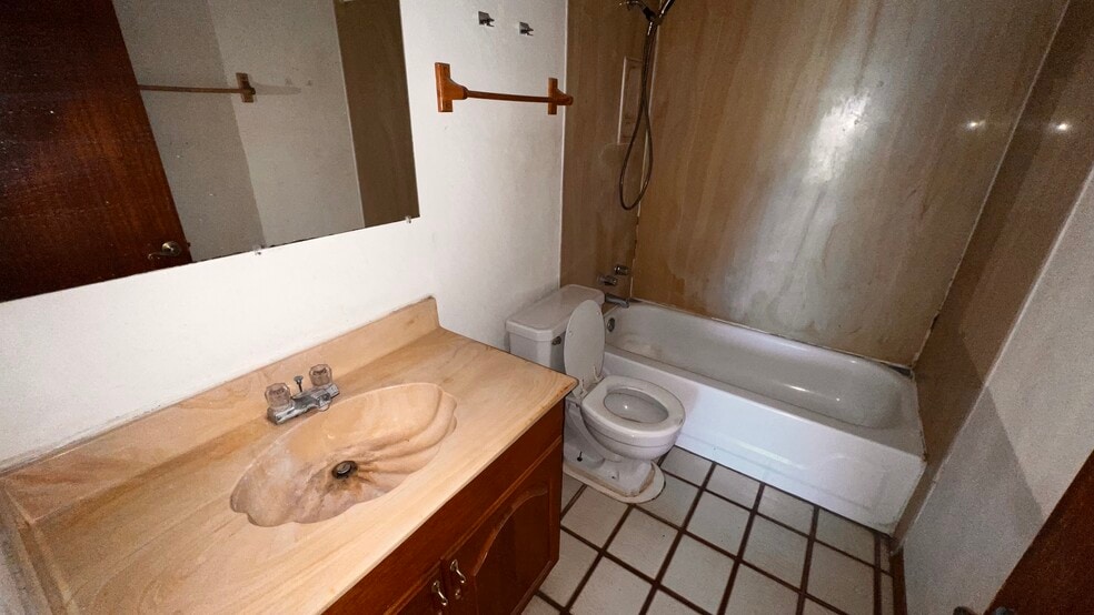 Building Photo - 1455 E Cedar St