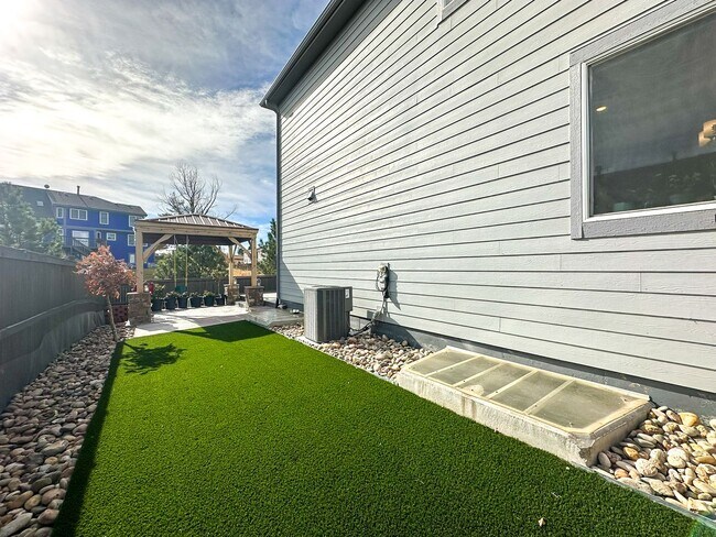 Building Photo - Almost Brand New Meadowlark 4bd 3.5ba home