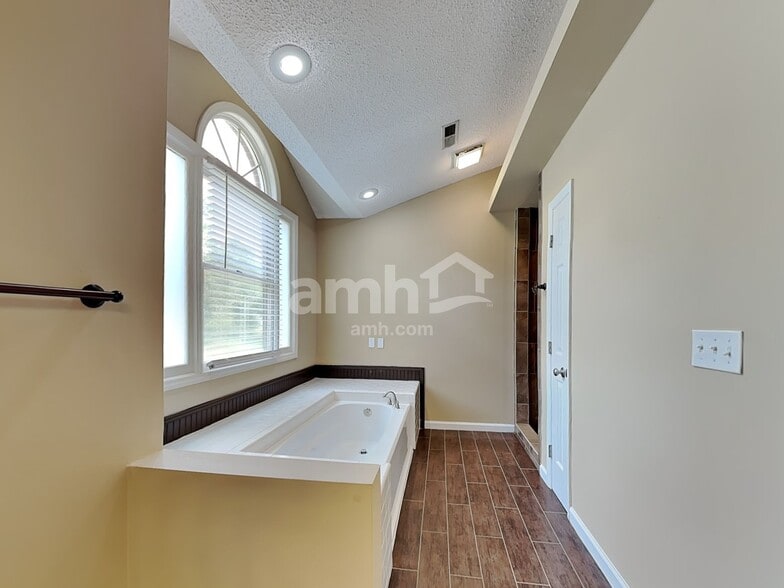 Building Photo - 5050 Toucan Ln