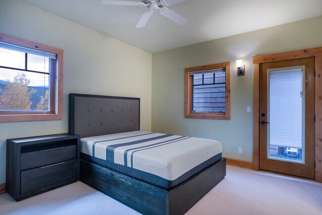 Building Photo - 150 Adams St