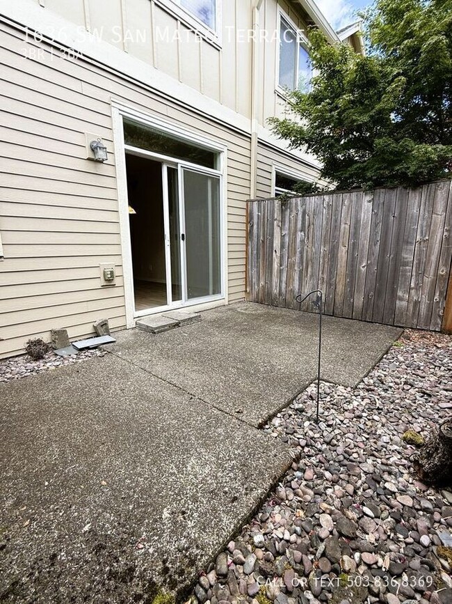 Building Photo - 1636 SW San Mateo Terrace