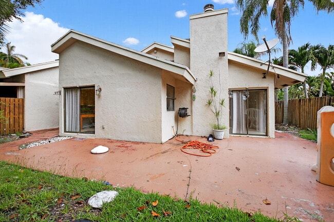 Building Photo - 7576 Sierra Terrace E