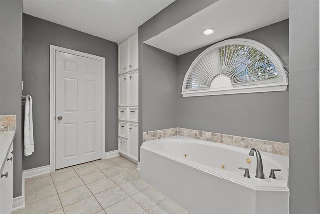 Building Photo - 14231 Championship Ln