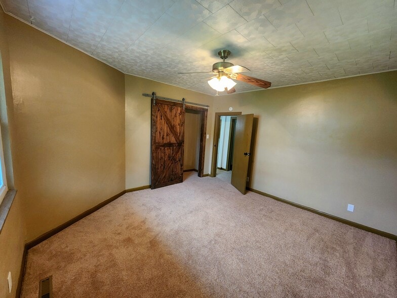 Main Level Bedroom (1) - 1404 Chamberlain Ave