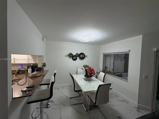 Building Photo - 901 SW 138th Ave