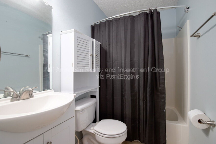 Building Photo - 426 Corvet St