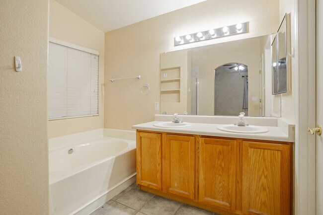 Building Photo - 6590 Tuzigoot Way