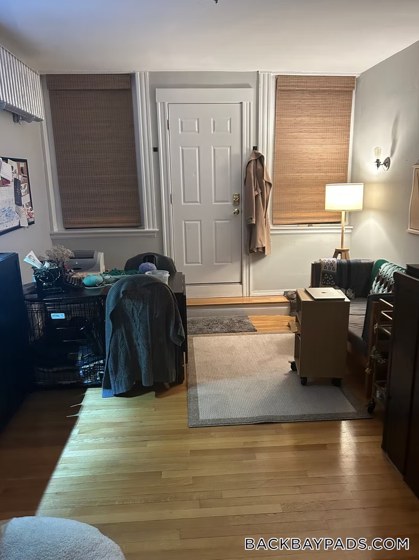 Building Photo - 583 Beacon St