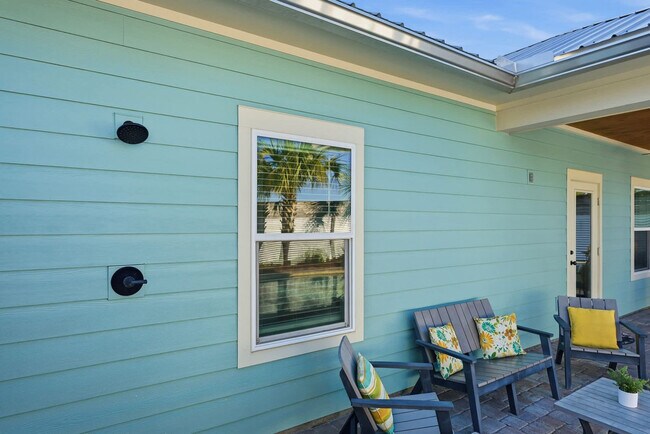 Building Photo - 21310 Pompano Ave