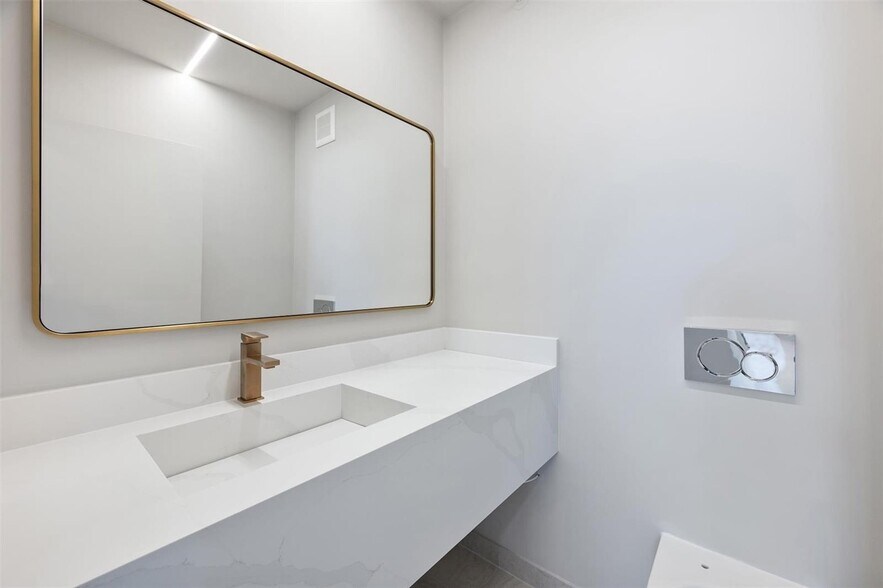 Building Photo - 1541 Brickell Ave